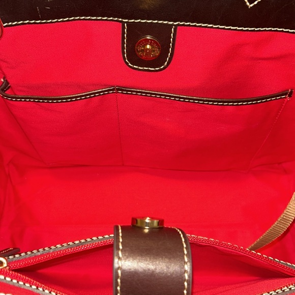 Gorgeous Dooney & Bourke Denison Satchel - Picture 13 of 15